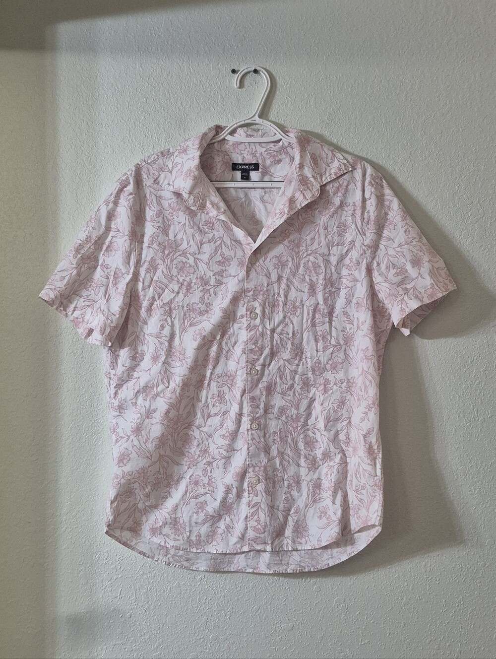 Express Men's Pink Floral Short Sleeve Button-Down Shirt
